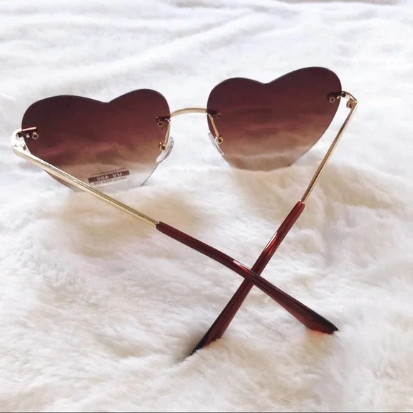 Miley Light Brown Gradient Heart Sunglasses - Picture 10 of 11